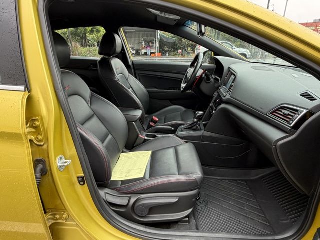 SPORT版/盲點/免鑰匙/駕駛座電動座椅/倒車顯影/摸門/換檔撥片/循跡防滑/雙區恆溫  第8張相片