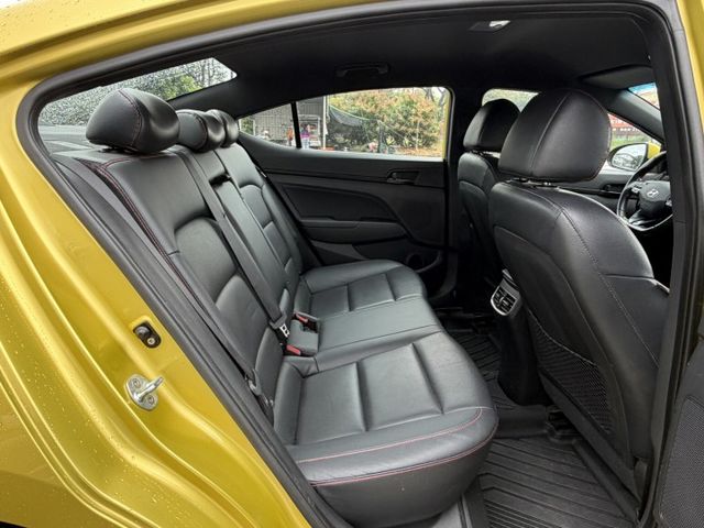 SPORT版/盲點/免鑰匙/駕駛座電動座椅/倒車顯影/摸門/換檔撥片/循跡防滑/雙區恆溫  第9張相片