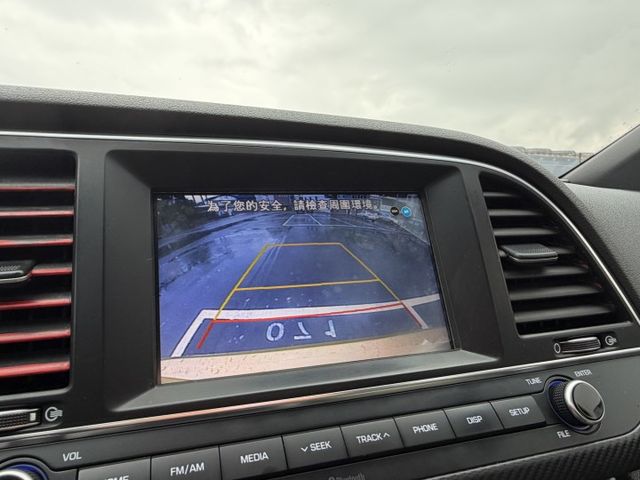 SPORT版/盲點/免鑰匙/駕駛座電動座椅/倒車顯影/摸門/換檔撥片/循跡防滑/雙區恆溫  第12張相片