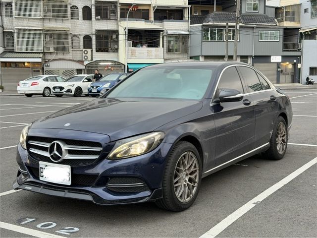 原版件/LED頭燈/倒車顯影/360環景/免鑰匙啟動/電動座椅/渦輪出風口/雙區恆溫/定速  第1張相片