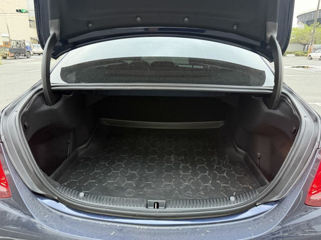 原版件/LED頭燈/倒車顯影/360環景/免鑰匙啟動/電動座椅/渦輪出風口/雙區恆溫/定速  第5張相片