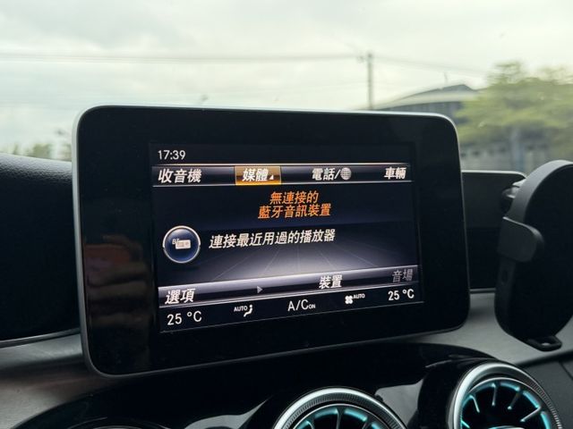 原版件/LED頭燈/倒車顯影/360環景/免鑰匙啟動/電動座椅/渦輪出風口/雙區恆溫/定速  第10張相片