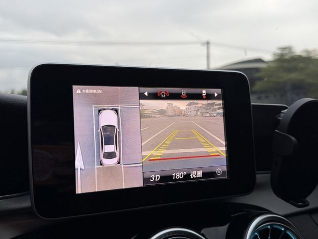 原版件/LED頭燈/倒車顯影/360環景/免鑰匙啟動/電動座椅/渦輪出風口/雙區恆溫/定速  第11張相片