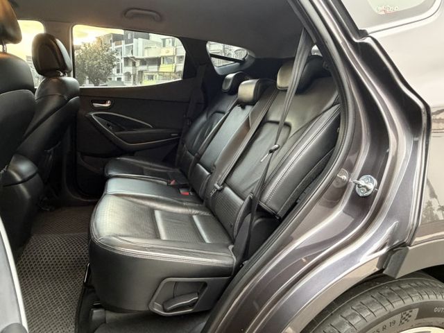 原版件/倒車顯影/駕駛座電動座椅/定速/循跡防滑/便宜寬敞休旅車  第5張相片