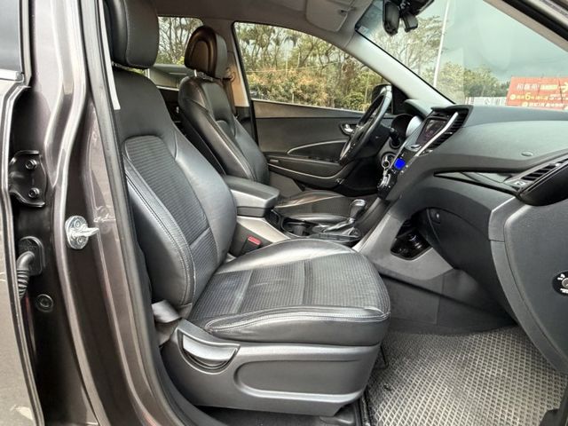 原版件/倒車顯影/駕駛座電動座椅/定速/循跡防滑/便宜寬敞休旅車  第7張相片