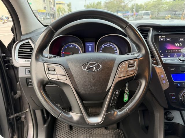 原版件/倒車顯影/駕駛座電動座椅/定速/循跡防滑/便宜寬敞休旅車  第10張相片