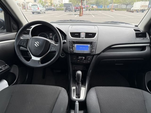 2014 SUZUKI SWIFT/倒車顯影/免鑰匙啟動/恆溫空調/摸門/定速/恆溫空調  第4張相片