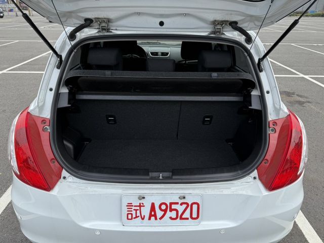 2014 SUZUKI SWIFT/倒車顯影/免鑰匙啟動/恆溫空調/摸門/定速/恆溫空調  第7張相片
