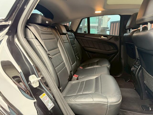 LED頭燈/V8引擎/HK音響/全景天窗/360環景/盲點/免鑰匙/記憶電動座椅/電尾門/雙魚眼頭燈  第11張相片