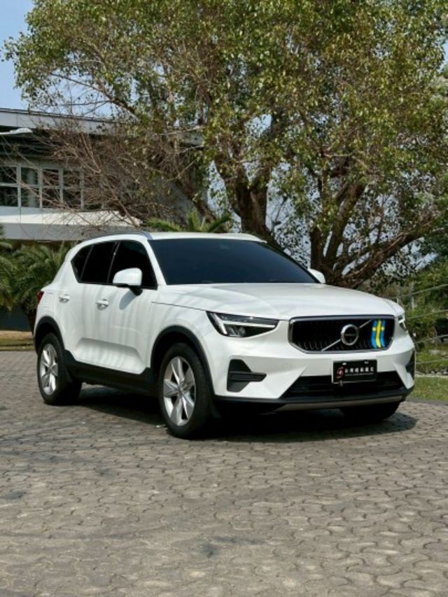 LED頭燈/後座出風口/免鑰匙/倒車顯影/360環景/電子手煞車/電動座椅/電尾門/雙區恆溫  第1張相片