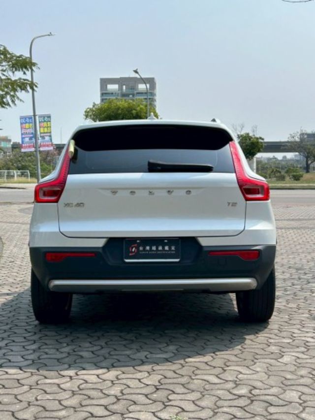 LED頭燈/後座出風口/免鑰匙/倒車顯影/360環景/電子手煞車/電動座椅/電尾門/雙區恆溫  第3張相片