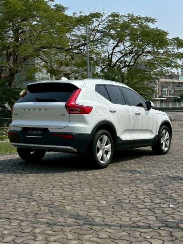 LED頭燈/後座出風口/免鑰匙/倒車顯影/360環景/電子手煞車/電動座椅/電尾門/雙區恆溫  第4張相片