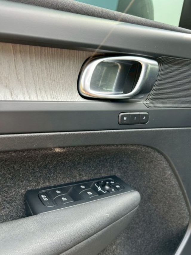 LED頭燈/後座出風口/免鑰匙/倒車顯影/360環景/電子手煞車/電動座椅/電尾門/雙區恆溫  第7張相片