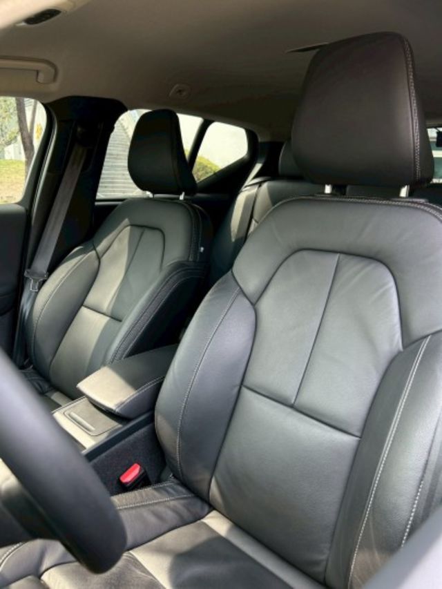 LED頭燈/後座出風口/免鑰匙/倒車顯影/360環景/電子手煞車/電動座椅/電尾門/雙區恆溫  第9張相片