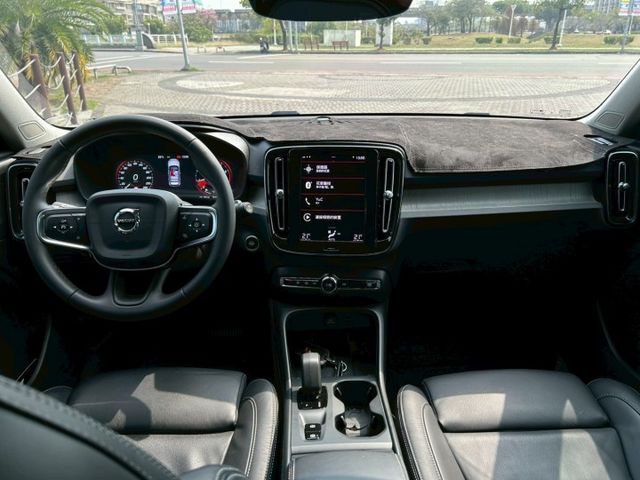 LED頭燈/後座出風口/免鑰匙/倒車顯影/360環景/電子手煞車/電動座椅/電尾門/雙區恆溫  第12張相片