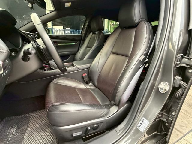 LED頭燈/免鑰匙/駕駛座電動記憶座椅/電子手煞車/盲點/摸門/BOSE音響/抬顯/換檔撥片/雙區恆溫  第4張相片