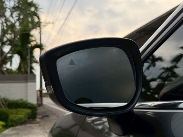 LED頭燈/免鑰匙/駕駛座電動記憶座椅/電子手煞車/盲點/摸門/BOSE音響/抬顯/換檔撥片/雙區恆溫  第8張相片