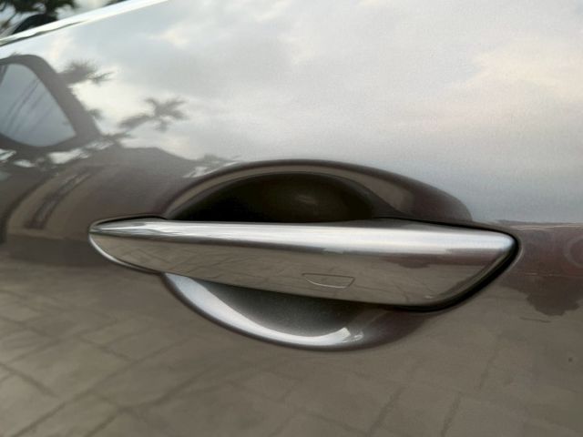 LED頭燈/免鑰匙/駕駛座電動記憶座椅/電子手煞車/盲點/摸門/BOSE音響/抬顯/換檔撥片/雙區恆溫  第9張相片