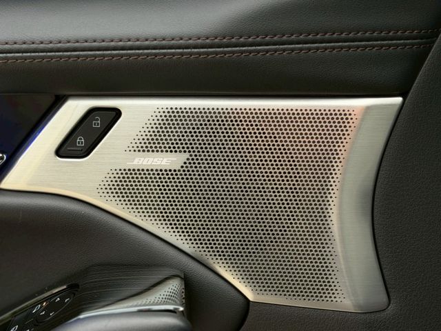 LED頭燈/免鑰匙/駕駛座電動記憶座椅/電子手煞車/盲點/摸門/BOSE音響/抬顯/換檔撥片/雙區恆溫  第13張相片