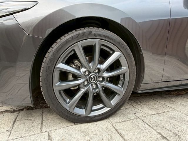 LED頭燈/免鑰匙/駕駛座電動記憶座椅/電子手煞車/盲點/摸門/BOSE音響/抬顯/換檔撥片/雙區恆溫  第14張相片