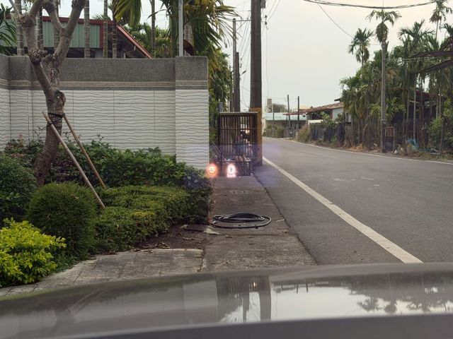 LED頭燈/免鑰匙/駕駛座電動記憶座椅/電子手煞車/盲點/摸門/BOSE音響/抬顯/換檔撥片/雙區恆溫  第15張相片