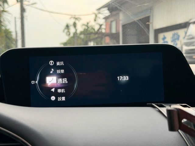 LED頭燈/免鑰匙/駕駛座電動記憶座椅/電子手煞車/盲點/摸門/BOSE音響/抬顯/換檔撥片/雙區恆溫  第17張相片