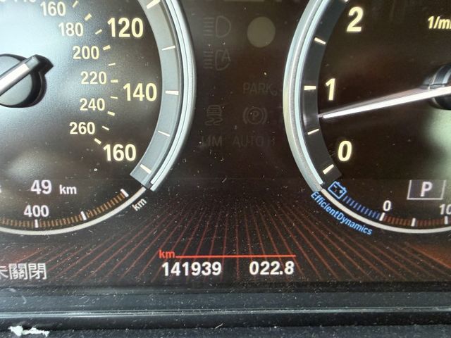 免鑰匙/HID頭燈/摸門/倒車顯影/雙區恆溫/全景天窗/電子手煞車/循跡防滑/電尾門/電動座椅  第3張相片