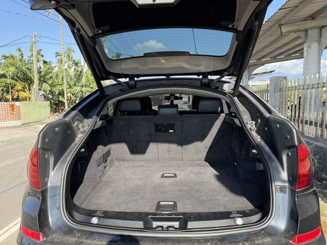 免鑰匙/HID頭燈/摸門/倒車顯影/雙區恆溫/全景天窗/電子手煞車/循跡防滑/電尾門/電動座椅  第8張相片