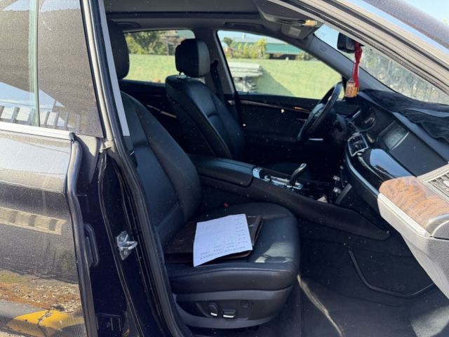 免鑰匙/HID頭燈/摸門/倒車顯影/雙區恆溫/全景天窗/電子手煞車/循跡防滑/電尾門/電動座椅  第11張相片