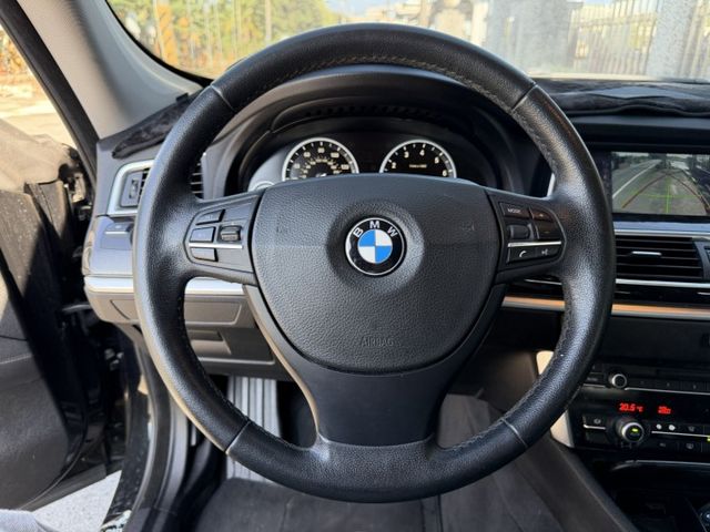 免鑰匙/HID頭燈/摸門/倒車顯影/雙區恆溫/全景天窗/電子手煞車/循跡防滑/電尾門/電動座椅  第12張相片