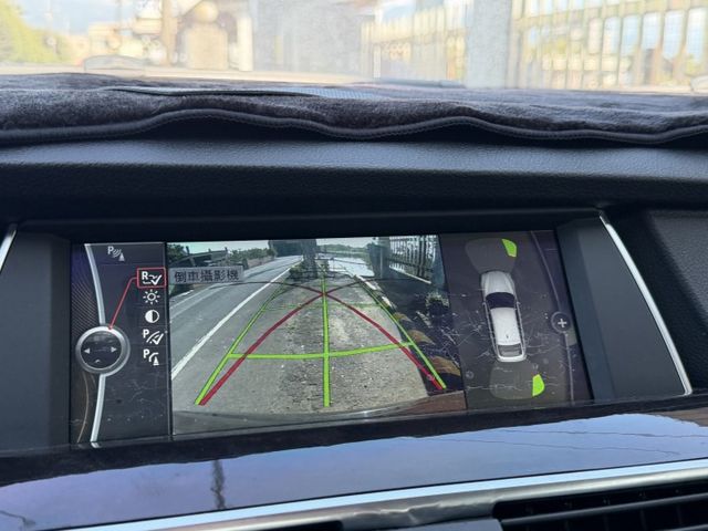 免鑰匙/HID頭燈/摸門/倒車顯影/雙區恆溫/全景天窗/電子手煞車/循跡防滑/電尾門/電動座椅  第14張相片