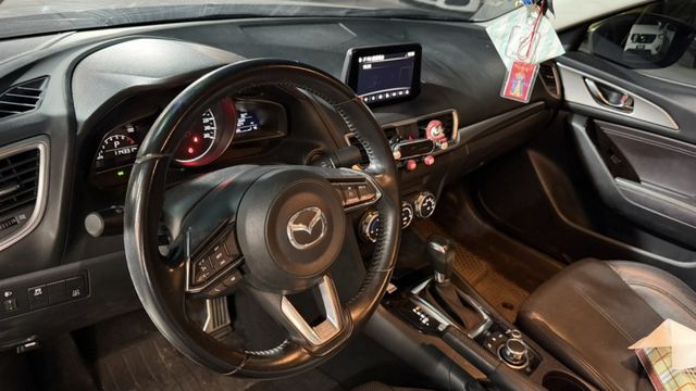 2018 MAZDA 3/免鑰匙/定速/循跡防滑/恆溫空調/倒車顯影/盲點/摸門  第4張相片