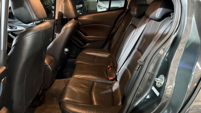 2018 MAZDA 3/免鑰匙/定速/循跡防滑/恆溫空調/倒車顯影/盲點/摸門  第5張相片