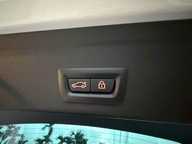 LED頭燈/總代理/5AU跟車/抬顯/H/K音響/360環景/免鑰匙/摸門/盲點/電尾門/車道偏移/CARPLAY  第11張相片