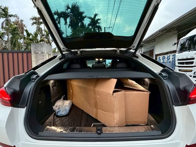 LED頭燈/總代理/5AU跟車/抬顯/H/K音響/360環景/免鑰匙/摸門/盲點/電尾門/車道偏移/CARPLAY  第12張相片