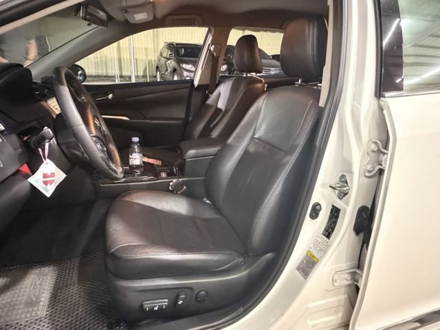 免鑰匙/定速/倒車顯影/安卓機/電動座椅/摸門/HID頭燈/雙區恆溫/駕駛座電動座椅  第5張相片