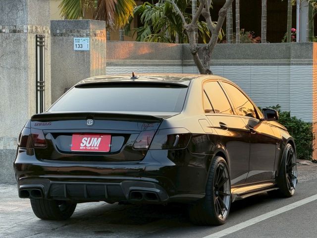 LED頭燈/盲點/摸門/電尾門/三組電動記憶座椅/免鑰匙/倒車顯影/360環景/全景天窗/雙區恆溫/hk音響  第2張相片