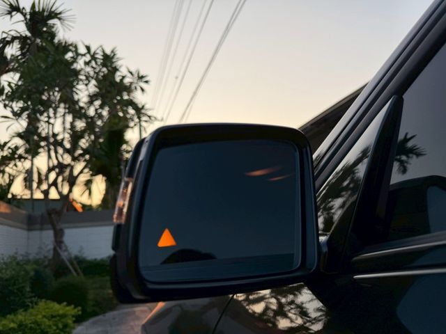 LED頭燈/盲點/摸門/電尾門/三組電動記憶座椅/免鑰匙/倒車顯影/360環景/全景天窗/雙區恆溫/hk音響  第4張相片