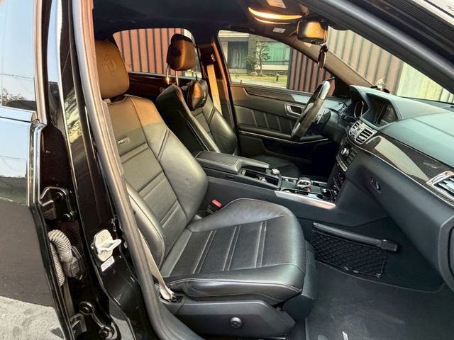 LED頭燈/盲點/摸門/電尾門/三組電動記憶座椅/免鑰匙/倒車顯影/360環景/全景天窗/雙區恆溫/hk音響  第9張相片