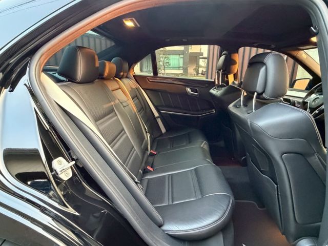 LED頭燈/盲點/摸門/電尾門/三組電動記憶座椅/免鑰匙/倒車顯影/360環景/全景天窗/雙區恆溫/hk音響  第10張相片