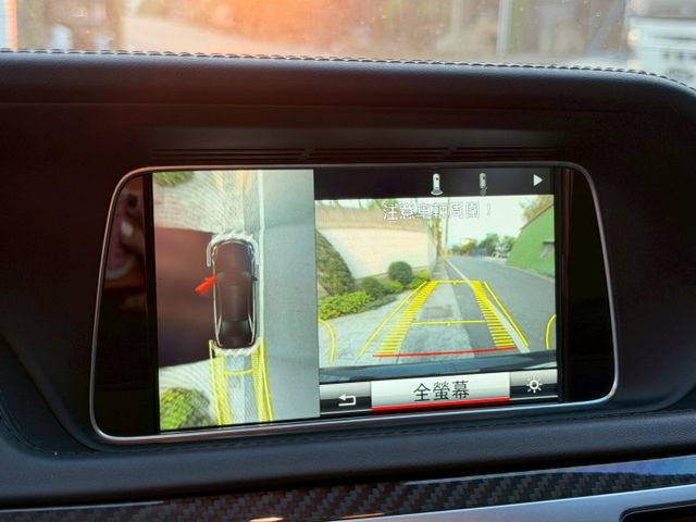 LED頭燈/盲點/摸門/電尾門/三組電動記憶座椅/免鑰匙/倒車顯影/360環景/全景天窗/雙區恆溫/hk音響  第17張相片