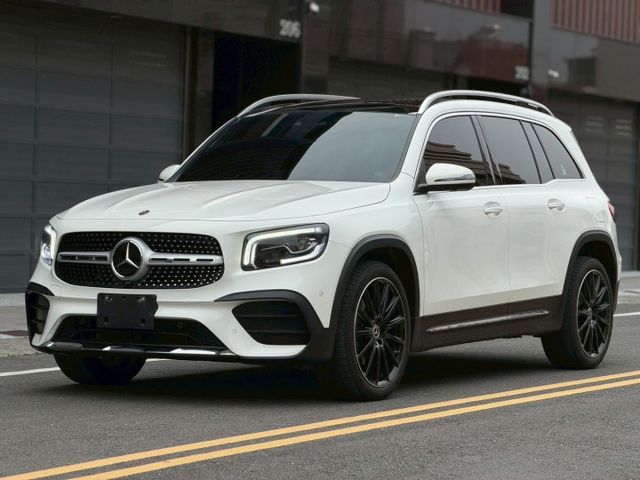 23P跟車 多光束頭燈/全景天窗/360環景/原廠導航/免鑰匙啟動/摸門解鎖/盲點偵測/環倉氣氛燈/麂皮座椅/渦輪出風口  第1張相片