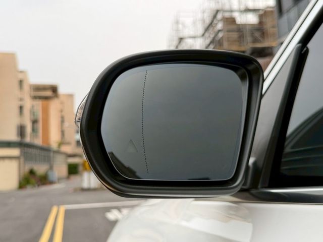 23P跟車 多光束頭燈/全景天窗/360環景/原廠導航/免鑰匙啟動/摸門解鎖/盲點偵測/環倉氣氛燈/麂皮座椅/渦輪出風口  第5張相片