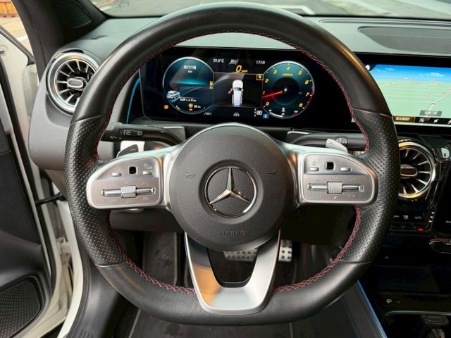 23P跟車 多光束頭燈/全景天窗/360環景/原廠導航/免鑰匙啟動/摸門解鎖/盲點偵測/環倉氣氛燈/麂皮座椅/渦輪出風口  第8張相片