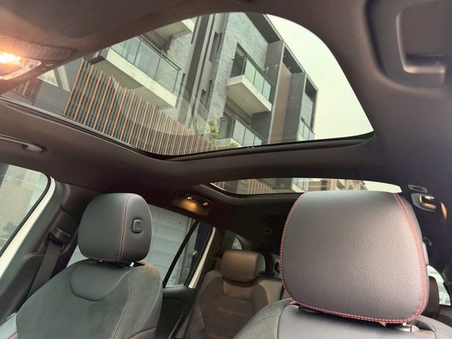 23P跟車 多光束頭燈/全景天窗/360環景/原廠導航/免鑰匙啟動/摸門解鎖/盲點偵測/環倉氣氛燈/麂皮座椅/渦輪出風口  第13張相片