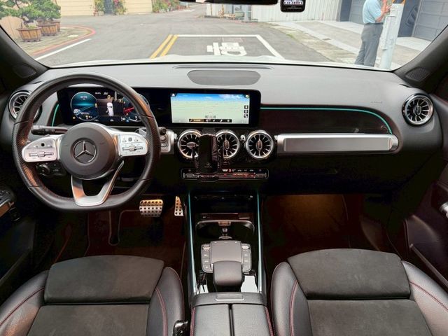 23P跟車 多光束頭燈/全景天窗/360環景/原廠導航/免鑰匙啟動/摸門解鎖/盲點偵測/環倉氣氛燈/麂皮座椅/渦輪出風口  第14張相片