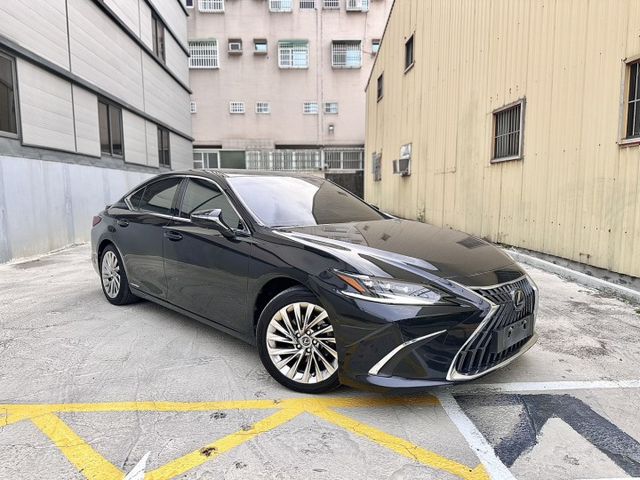 油電/LED頭燈/電動記憶座椅/高級音響/倒車顯影/360環景/天窗/後座出風口/雙區恆溫/免鑰匙/定速/跟車/車道偏離  第1張相片