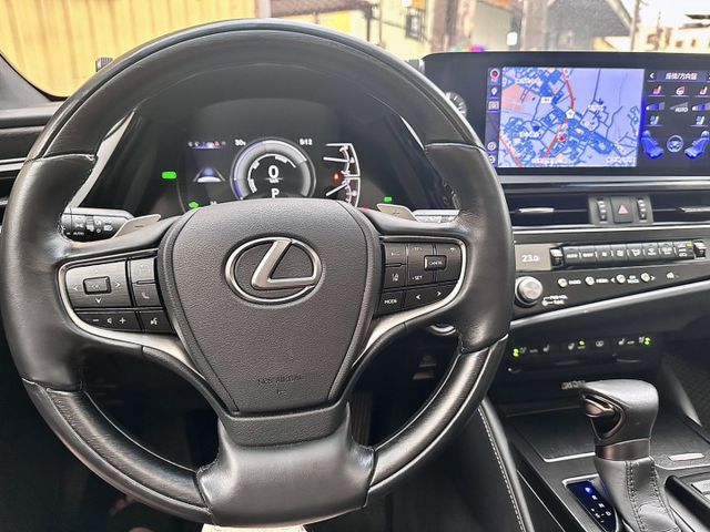 油電/LED頭燈/電動記憶座椅/高級音響/倒車顯影/360環景/天窗/後座出風口/雙區恆溫/免鑰匙/定速/跟車/車道偏離  第3張相片