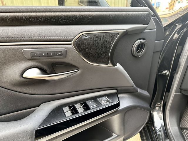 油電/LED頭燈/電動記憶座椅/高級音響/倒車顯影/360環景/天窗/後座出風口/雙區恆溫/免鑰匙/定速/跟車/車道偏離  第4張相片