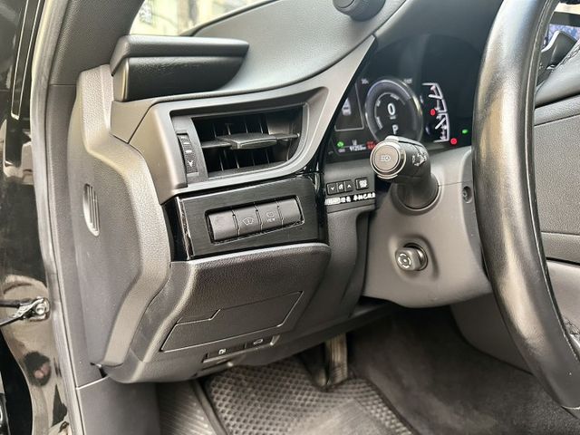 油電/LED頭燈/電動記憶座椅/高級音響/倒車顯影/360環景/天窗/後座出風口/雙區恆溫/免鑰匙/定速/跟車/車道偏離  第5張相片